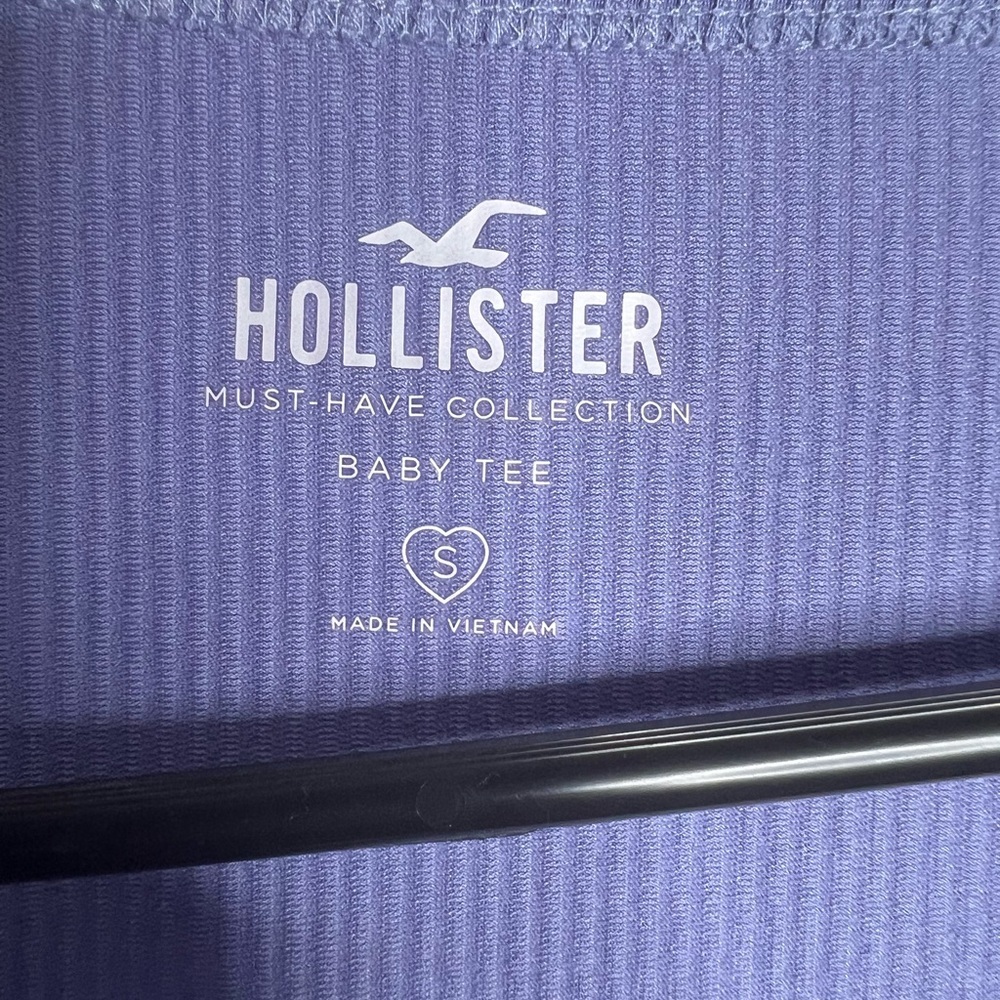 Hollister Lavender Baby Tee Crop Top - Picture 3 of 4